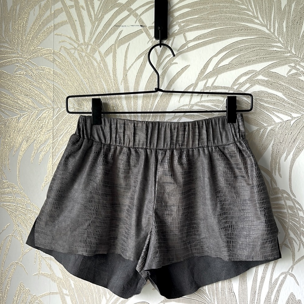 Georgie Womens Gray Snake Print Wide Leg Shorts Casual Pull On Style Size Small